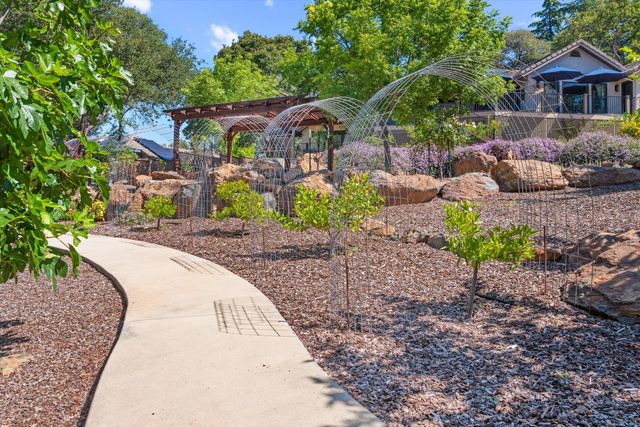 6435 Fairway Ct, Auburn, CA 95602