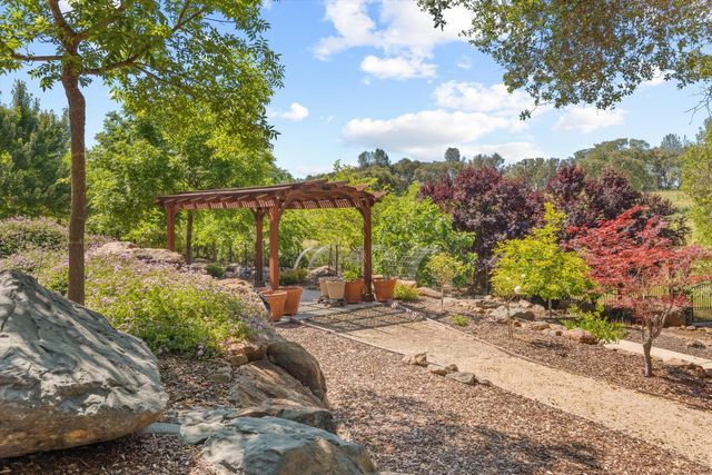 6435 Fairway Ct, Auburn, CA 95602