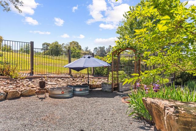 6435 Fairway Ct, Auburn, CA 95602