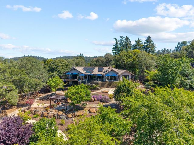 6435 Fairway Ct, Auburn, CA 95602