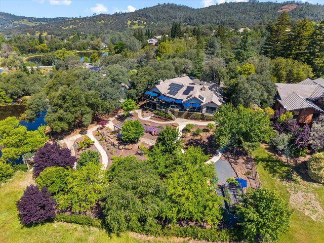 6435 Fairway Ct, Auburn, CA 95602