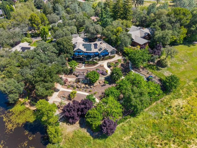 6435 Fairway Ct, Auburn, CA 95602