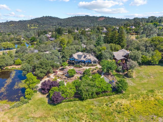 6435 Fairway Ct, Auburn, CA 95602