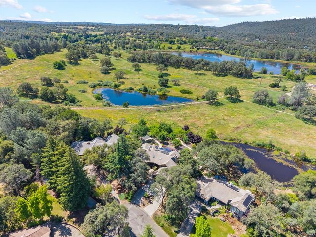 6435 Fairway Ct, Auburn, CA 95602