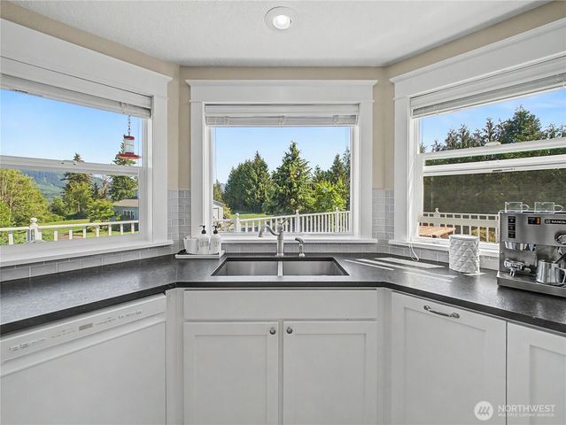27721 SE 400th Way, Enumclaw, WA 98022