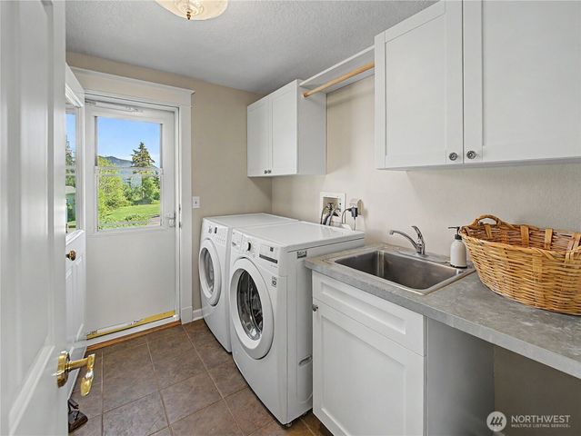 27721 SE 400th Way, Enumclaw, WA 98022
