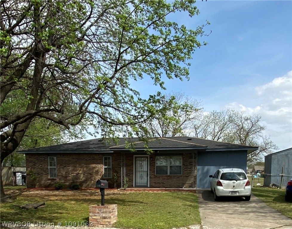 102 N 36th Street, Van Buren, AR 72956