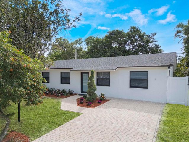 992 Mohican Boulevard, Jupiter, FL 33458