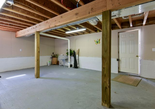 152 Sterling Way, Hollister, MO 65672