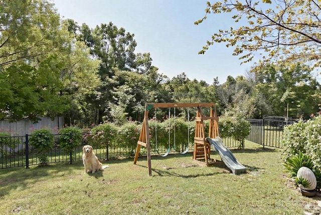 152 Sterling Way, Hollister, MO 65672