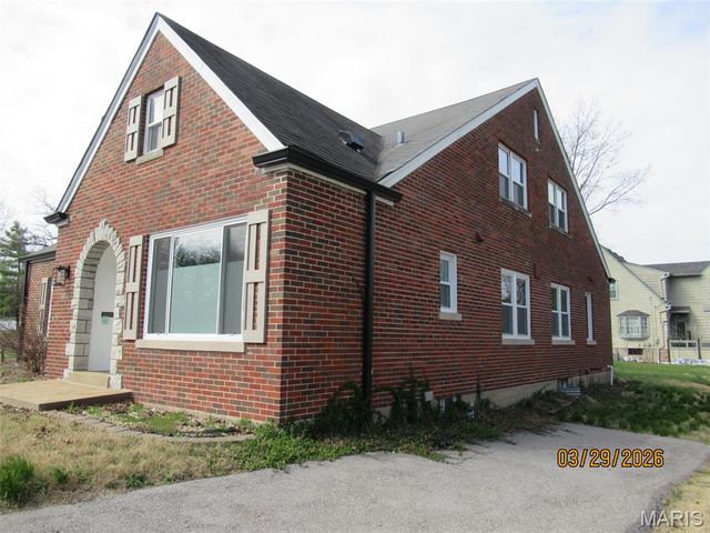 803 N Kirkwood Road, Kirkwood, MO 63122