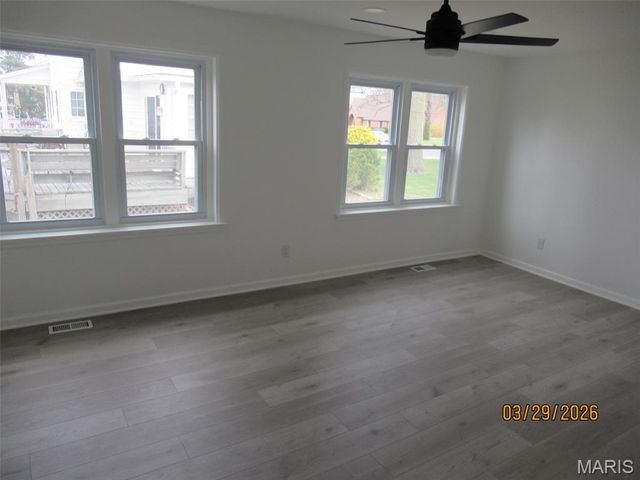 803 N Kirkwood Road, Kirkwood, MO 63122