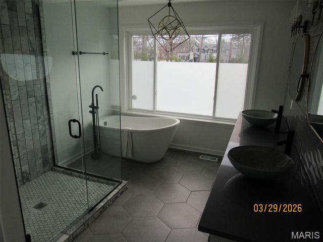 803 N Kirkwood Road, Kirkwood, MO 63122