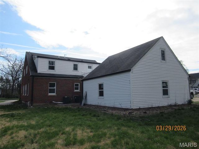 803 N Kirkwood Road, Kirkwood, MO 63122