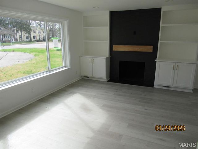 803 N Kirkwood Road, Kirkwood, MO 63122