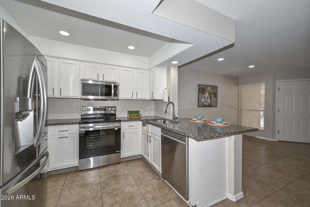 4805 E KACHINA Trail 10, Phoenix, AZ 85044