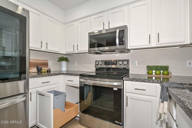 4805 E KACHINA Trail 10, Phoenix, AZ 85044