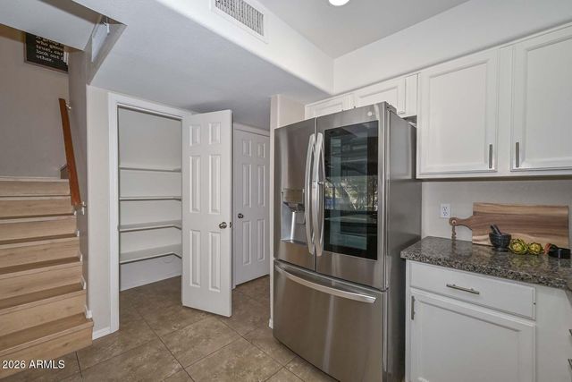 4805 E KACHINA Trail 10, Phoenix, AZ 85044