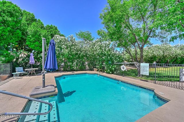 4805 E KACHINA Trail 10, Phoenix, AZ 85044