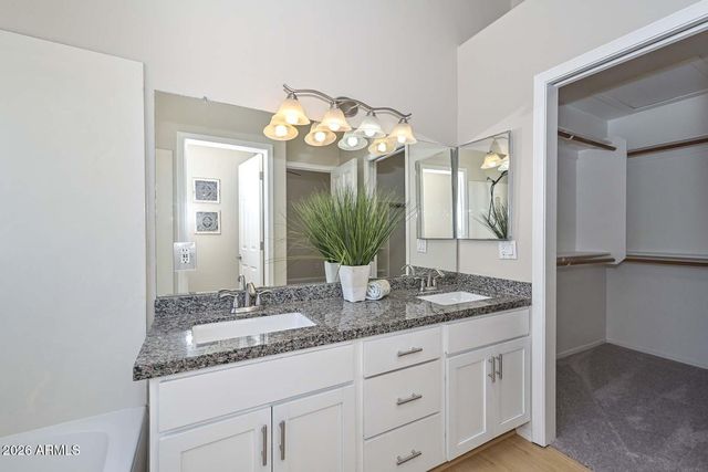 4805 E KACHINA Trail 10, Phoenix, AZ 85044