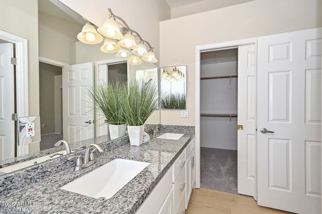 4805 E KACHINA Trail 10, Phoenix, AZ 85044