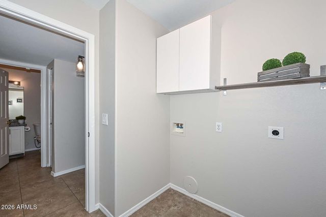 4805 E KACHINA Trail 10, Phoenix, AZ 85044