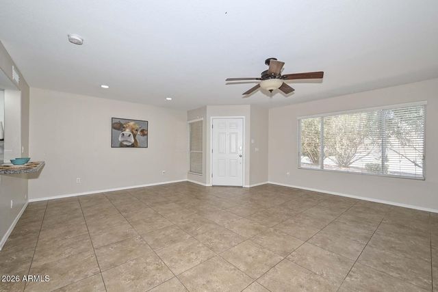 4805 E KACHINA Trail 10, Phoenix, AZ 85044