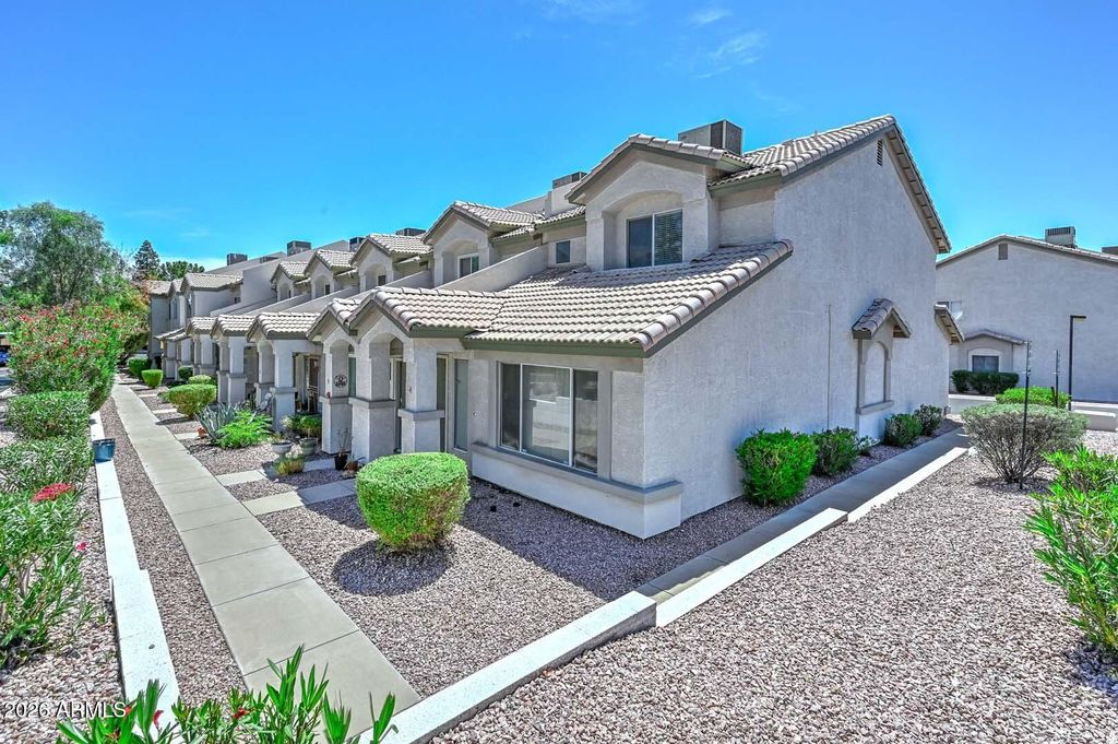 4805 E KACHINA Trail 10, Phoenix, AZ 85044
