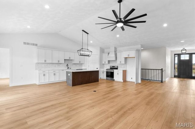 817 Golden Bell Lane, O'fallon, IL 62269