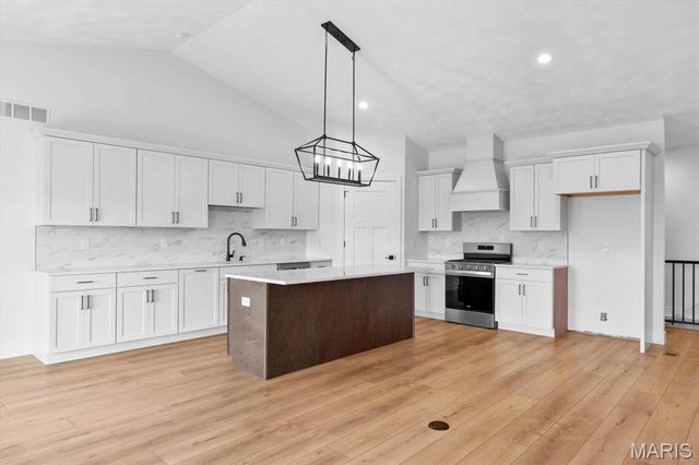 817 Golden Bell Lane, O'fallon, IL 62269