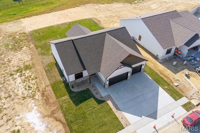 817 Golden Bell Lane, O'fallon, IL 62269