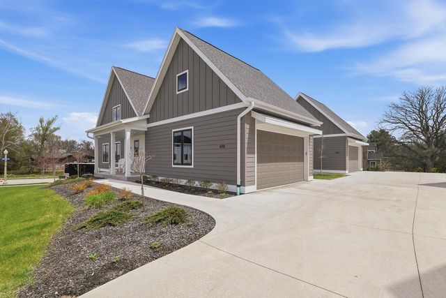 573 Meadow CIRCLE E, Kohler, WI 53044