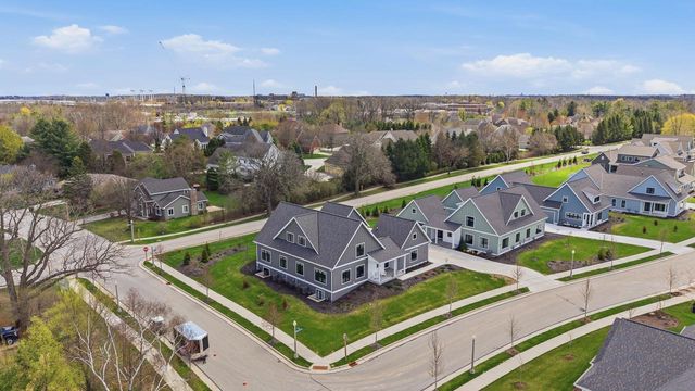 573 Meadow CIRCLE E, Kohler, WI 53044