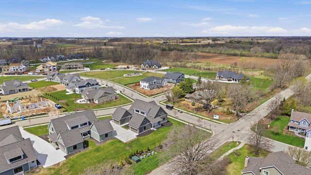 573 Meadow CIRCLE E, Kohler, WI 53044