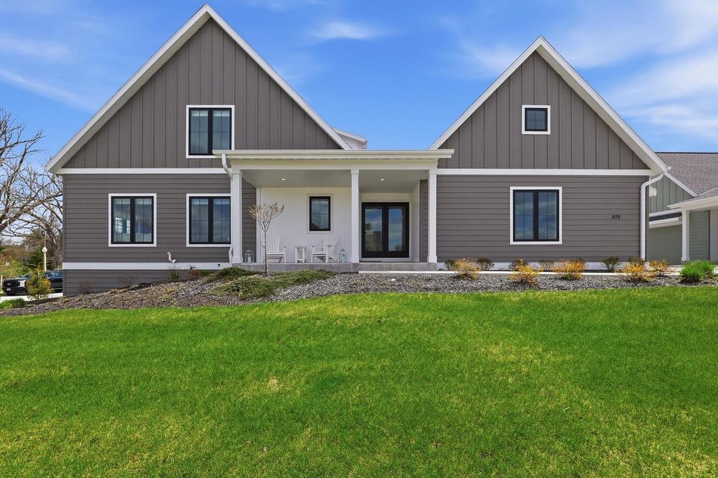 573 Meadow CIRCLE E, Kohler, WI 53044