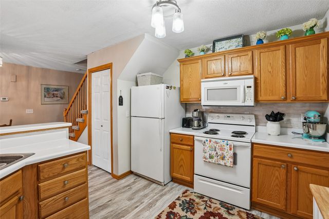811 Burr Oaks Drive 403, West Des Moines, IA 50266