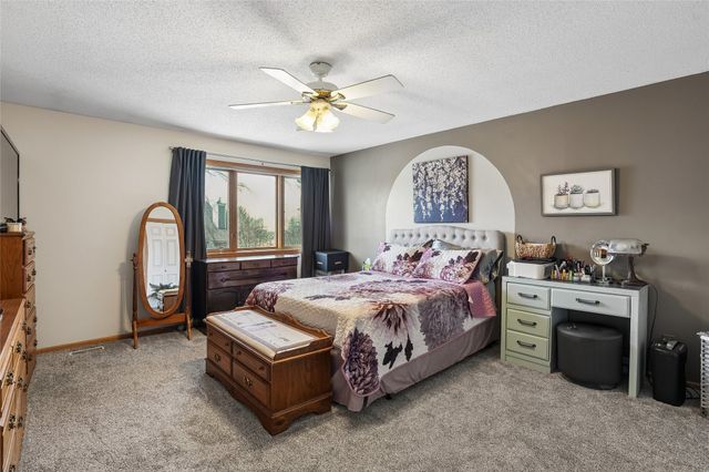 811 Burr Oaks Drive 403, West Des Moines, IA 50266