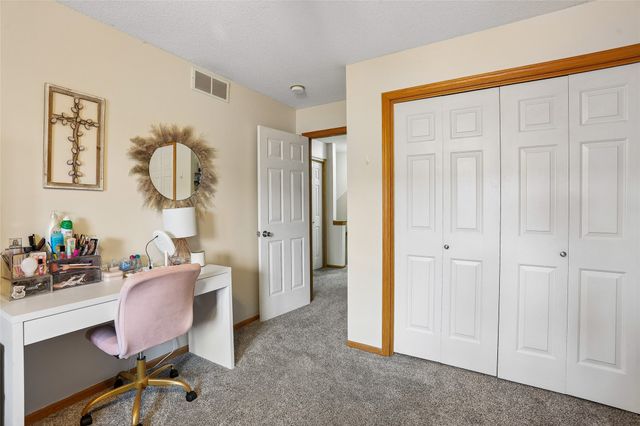 811 Burr Oaks Drive 403, West Des Moines, IA 50266