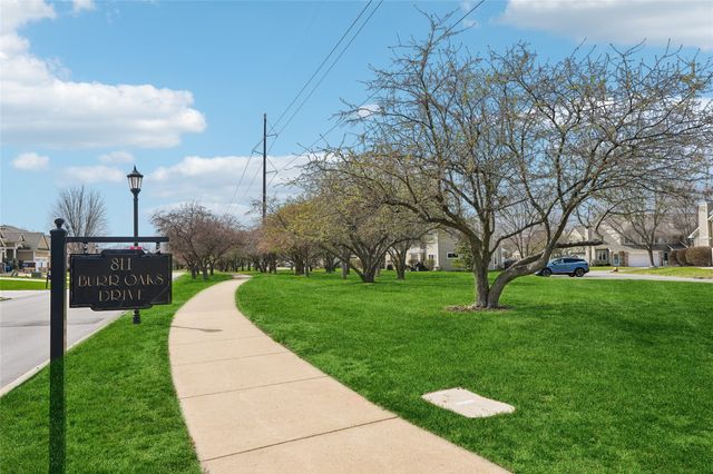 811 Burr Oaks Drive 403, West Des Moines, IA 50266