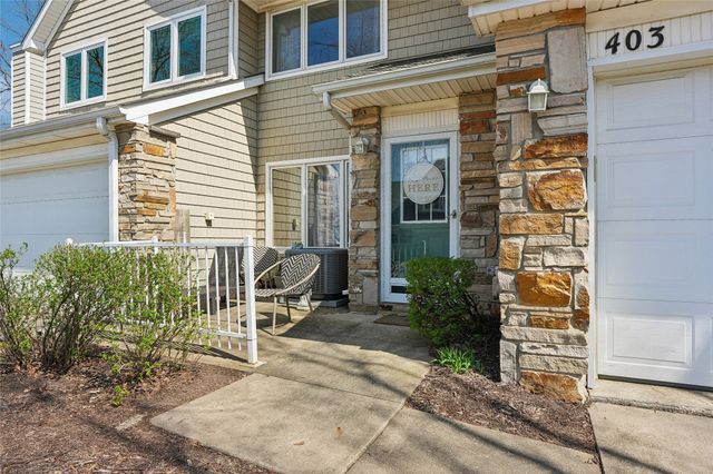 811 Burr Oaks Drive 403, West Des Moines, IA 50266
