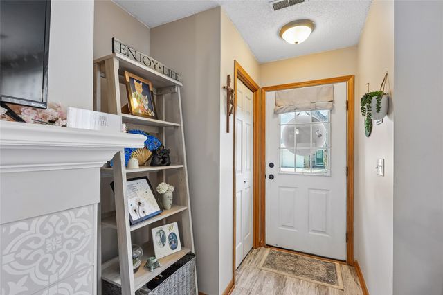 811 Burr Oaks Drive 403, West Des Moines, IA 50266