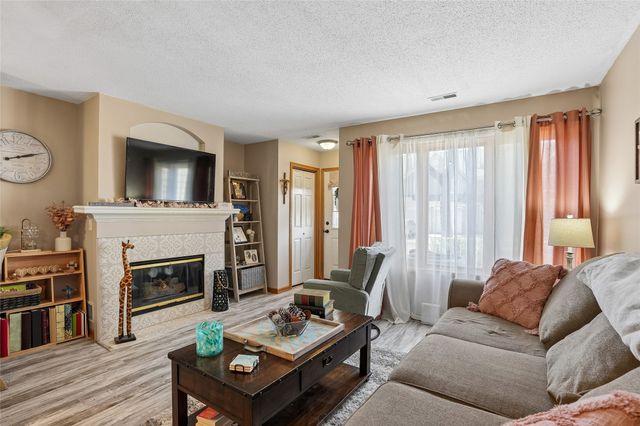 811 Burr Oaks Drive 403, West Des Moines, IA 50266