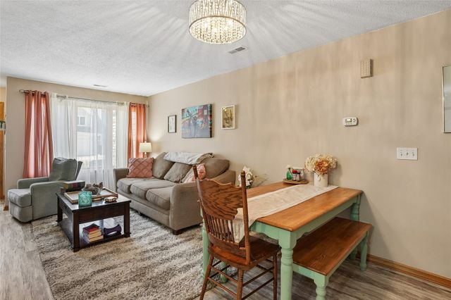 811 Burr Oaks Drive 403, West Des Moines, IA 50266