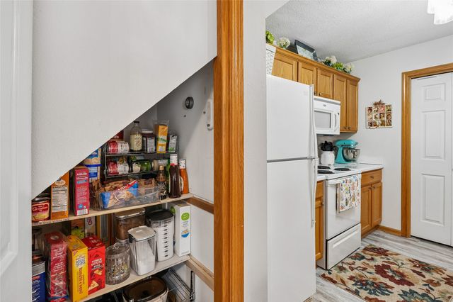 811 Burr Oaks Drive 403, West Des Moines, IA 50266