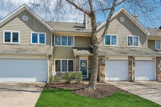 811 Burr Oaks Drive 403, West Des Moines, IA 50266