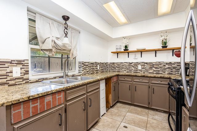 271 Merribrook Trail, Duncanville, TX 75116