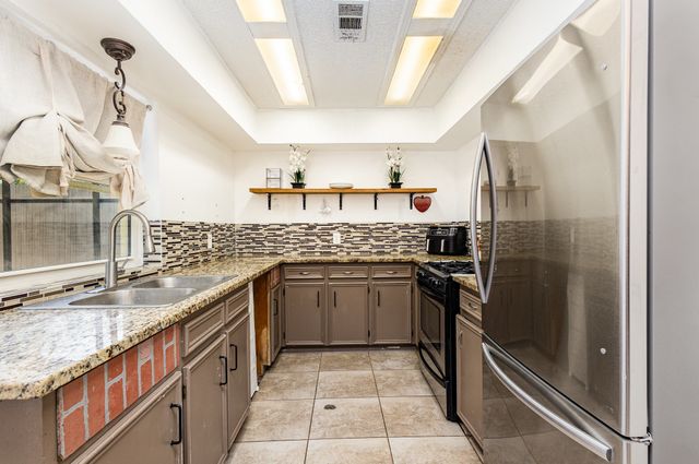 271 Merribrook Trail, Duncanville, TX 75116