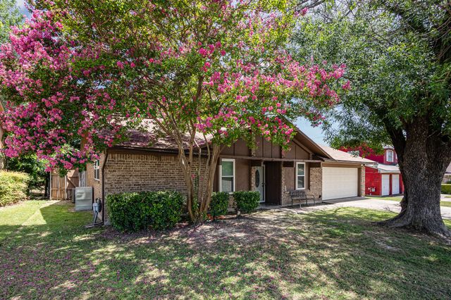 271 Merribrook Trail, Duncanville, TX 75116