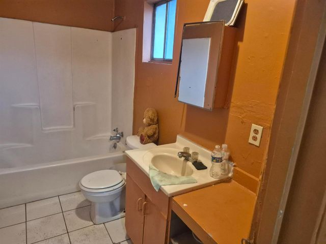 864 E Evening Glow Avenue, Reedley, CA 93654