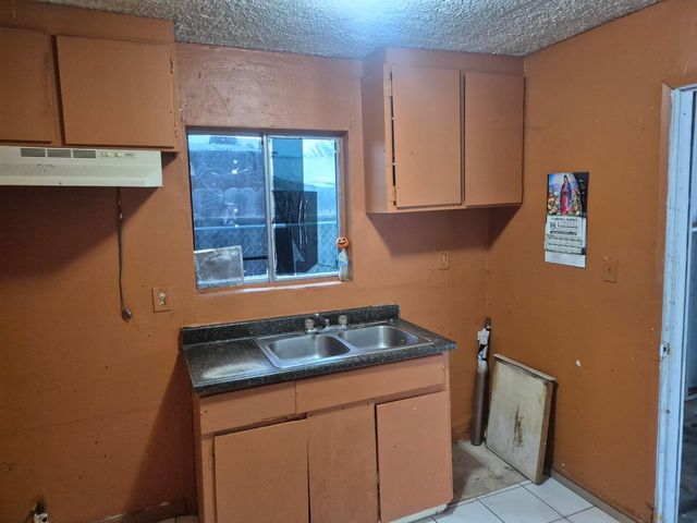 864 E Evening Glow Avenue, Reedley, CA 93654